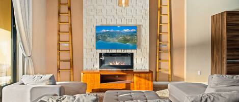 Televisión, chimenea y oficina