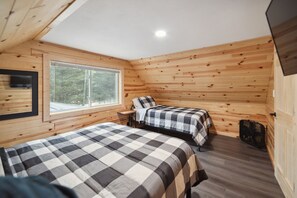 3 bedrooms, free WiFi, bed sheets - Linger Longer Estate: Summer Fun Near the Au Sable – Float, Grill, Relax! (Grayling)