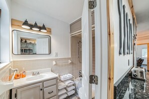 Shower, hair dryer, towels - Linger Longer Estate: Summer Fun Near the Au Sable – Float, Grill, Relax! (Grayling)