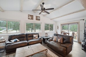 TV - Linger Longer Estate: Snowmobile From the Doorstep – Winter Starts Here! (Grayling)