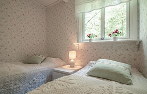 2 bedrooms, iron/ironing board, travel cot, WiFi