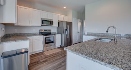 Comfy & Cozy home ~20mins from Wilmington & 35-45 from beaches