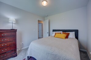 3 bedrooms, desk, iron/ironing board, WiFi