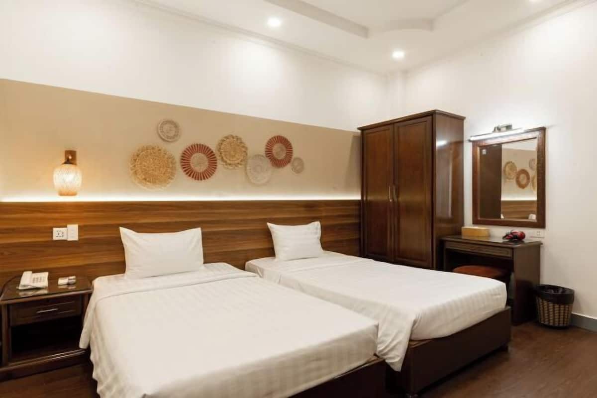 Minibar với thức uống miễn phí, bàn 