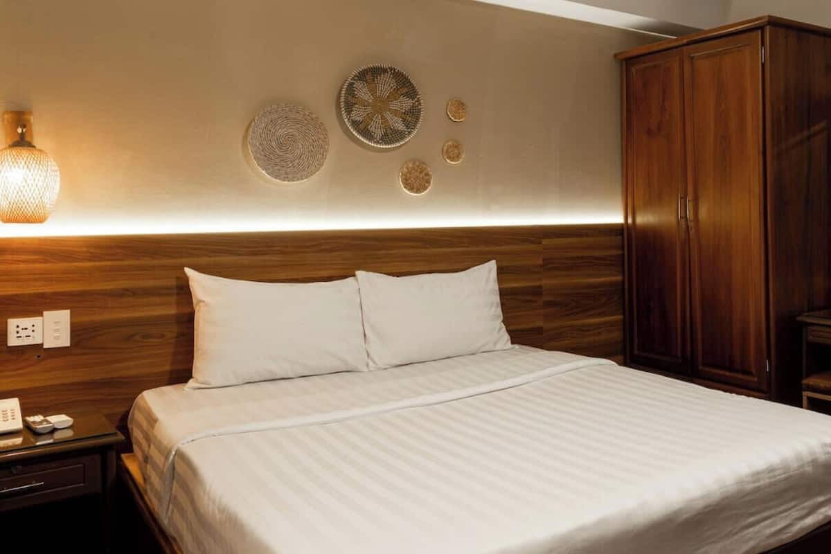 Phòng đôi hoặc 2 giường đơn Tiêu chuẩn, tầng lửng | Minibar với thức uống miễn phí, bàn 