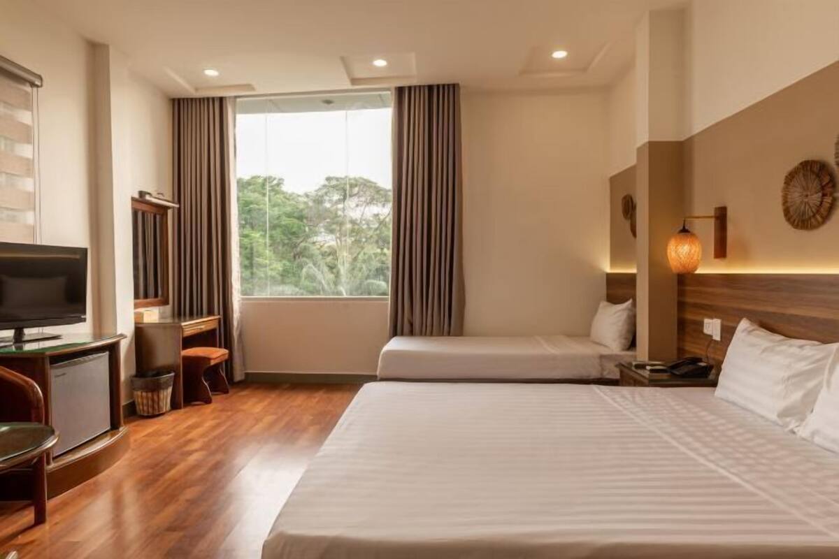 Minibar với thức uống miễn phí, bàn 