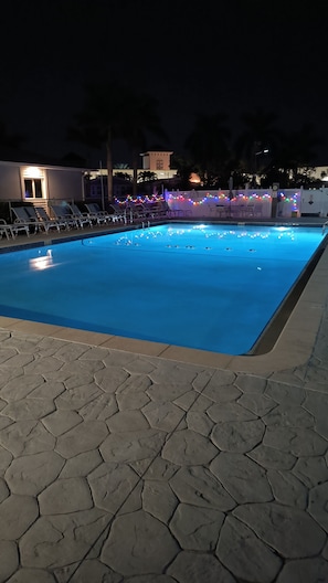 Piscine extérieure, piscine chauffée