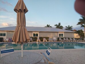 Outdoor pool, a heated pool - Glamour Camp 55 Plus (Fort Myers)