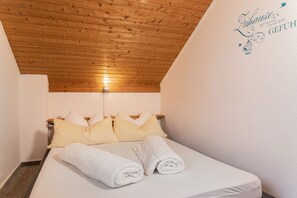 3 bedrooms, iron/ironing board