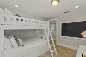 4 bedrooms, desk, iron/ironing board, travel cot