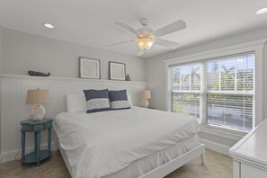 4 bedrooms, desk, iron/ironing board, travel crib