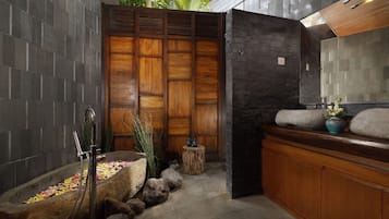 5 Bedroom Beachfront Pool Villa | Bathroom | Separate bathtub and shower, deep-soaking bathtub, rainfall showerhead