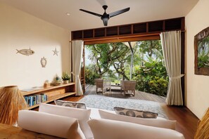 5 Bedroom Beachfront Pool Villa | Area keluarga | Pemutar DVD