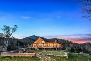 Exterior - Just Like Paradise: Putting Green✨HotTub✨Views✨FirePit✨Wears Valley (Sevierville)
