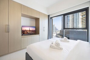 2 habitaciones, escritorio, tabla de planchar con plancha y wifi gratis 