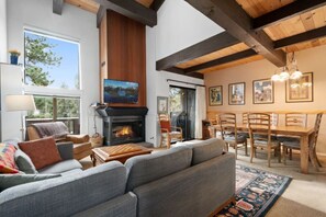 TV, fireplace, stereo - Tahoe City Townhome close to Resorts (Tahoe City)