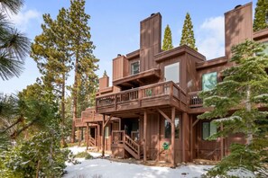Exterior - Tahoe City Townhome close to Resorts (Tahoe City)