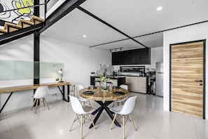 Family dining - Love is Loft 2 by Betterplace (Canggu)