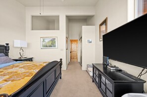 2 bedrooms, iron/ironing board, WiFi, bed sheets - The Lakehouse - upgraded Park City UT retreat. (Park City)