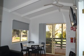 Superior-Ferienhütte | Wohnbereich