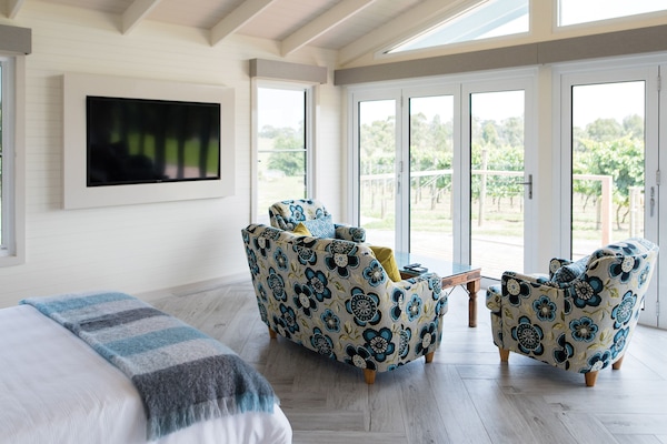 Villa de lujo, vistas al viñedo | Tabla de planchar con plancha, wifi gratis, ropa de cama