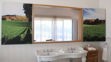 Bañera y ducha independientes, secador de pelo