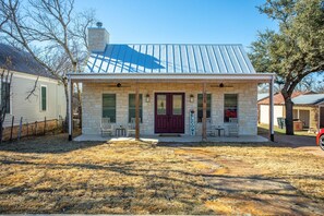 Exterior - Wine Not? & Opie & Omie's | Hot Tub | Firepit (Fredericksburg)