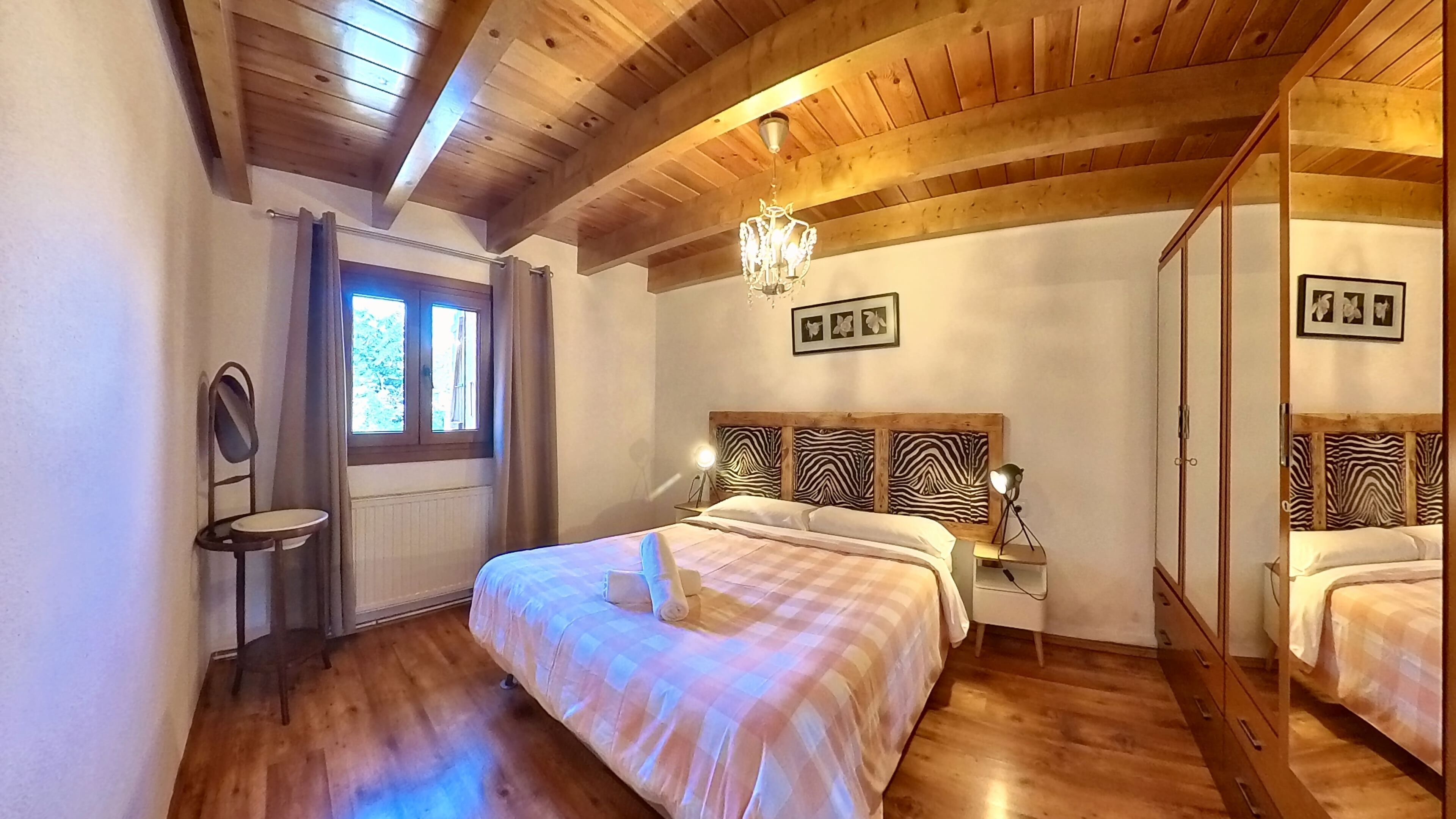 5 bedrooms, free WiFi, bed sheets