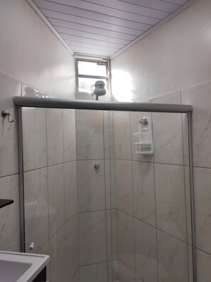 Basic Apartment, 1 Double Bed | Bathroom | Towels - Casa de Mel (Itacaré)