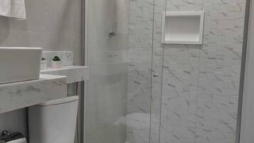 Superior Apartment | Bathroom | Towels