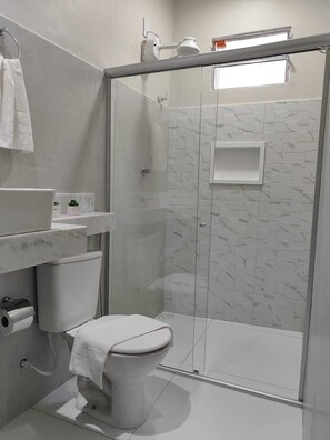 Superior Apartment | Bathroom | Towels - Casa de Mel (Itacaré)
