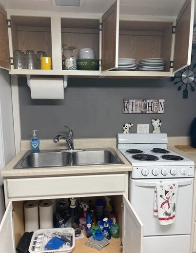 Cozy, quiet centrally located one bedroom