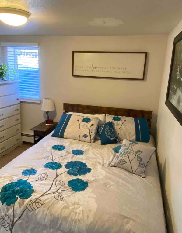 1 bedroom, iron/ironing board, WiFi, bed sheets