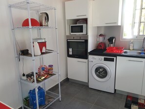 Fridge, microwave, oven, stovetop - Studio à la Campagne La Félicité (Le Moule)