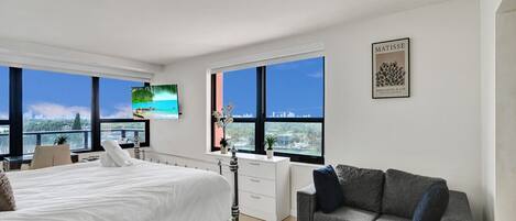 2 bedrooms, iron/ironing board, travel cot, free WiFi