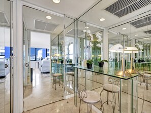 2 bedrooms, iron/ironing board, travel cot, free WiFi - Beach Resort condo /921 (Miami Beach)