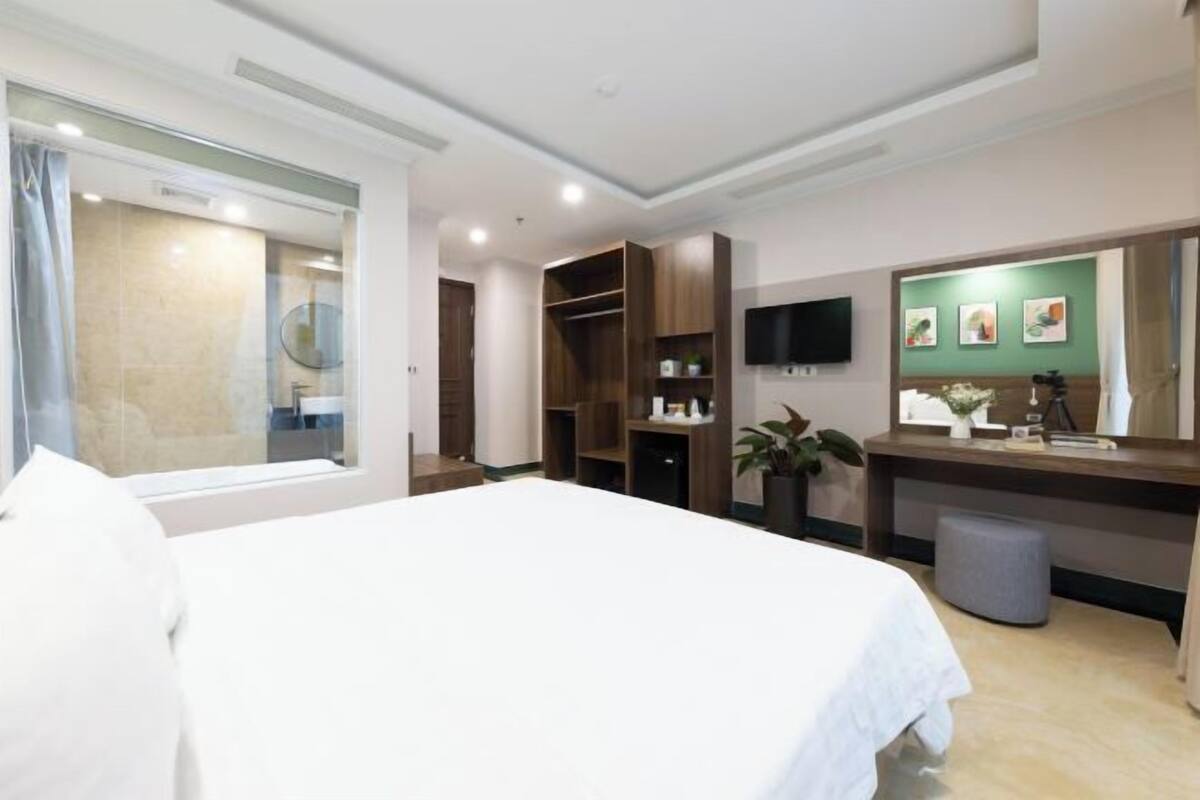 Premium bedding, down comforters, Select Comfort beds, desk