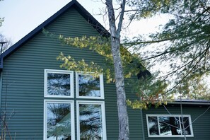 Exterior detail - Jamtel Arden cottage - Kennebec Lake, Arden ON. (Arden)