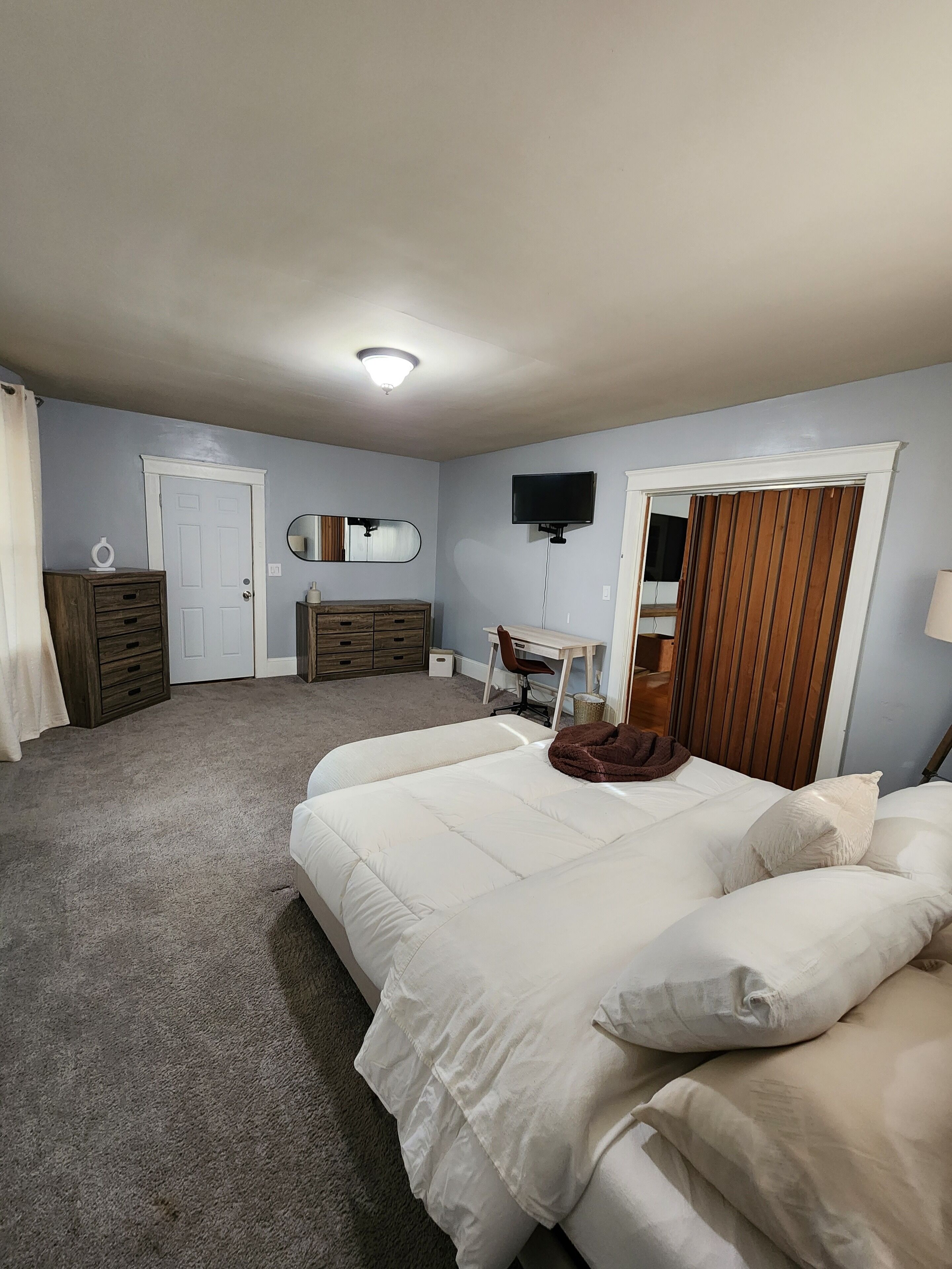 3 habitaciones, escritorio, wifi y ropa de cama 