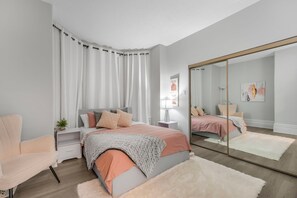 2 bedrooms, desk, iron/ironing board, WiFi