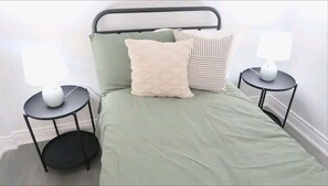 2 bedrooms, desk, iron/ironing board, WiFi