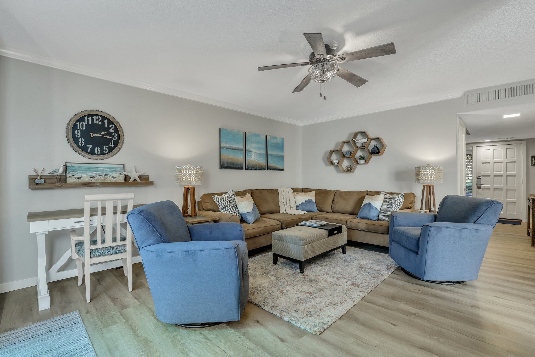 2268 Heritage Villas: stunning lagoon view, short walk to Harbour Town Golf Links!
