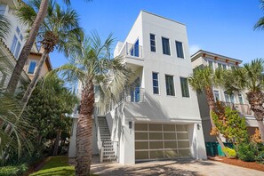 Exterior - White Sands - Luxury Home with Private Pool & Rooftop Deck (Destin)