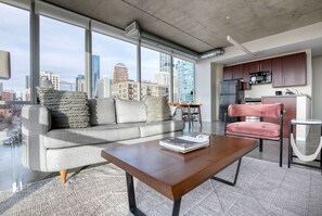 TV, stereo - Amazing South Loop 2BR w/ Rooftop, 3 Blocks to Grant Park, by Blueground (Chicago)