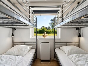 3 bedrooms, Internet