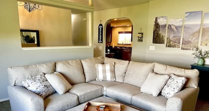 Modern Country Farmhouse:
Near Visalia & Sequoia National Park!