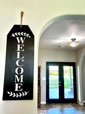 Interior - Modern Country Farmhouse:
Near Visalia & Sequoia National Park! (Dinuba)