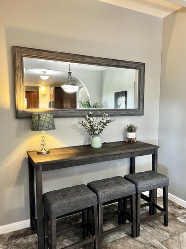 Modern Country Farmhouse:
Near Visalia & Sequoia National Park! 