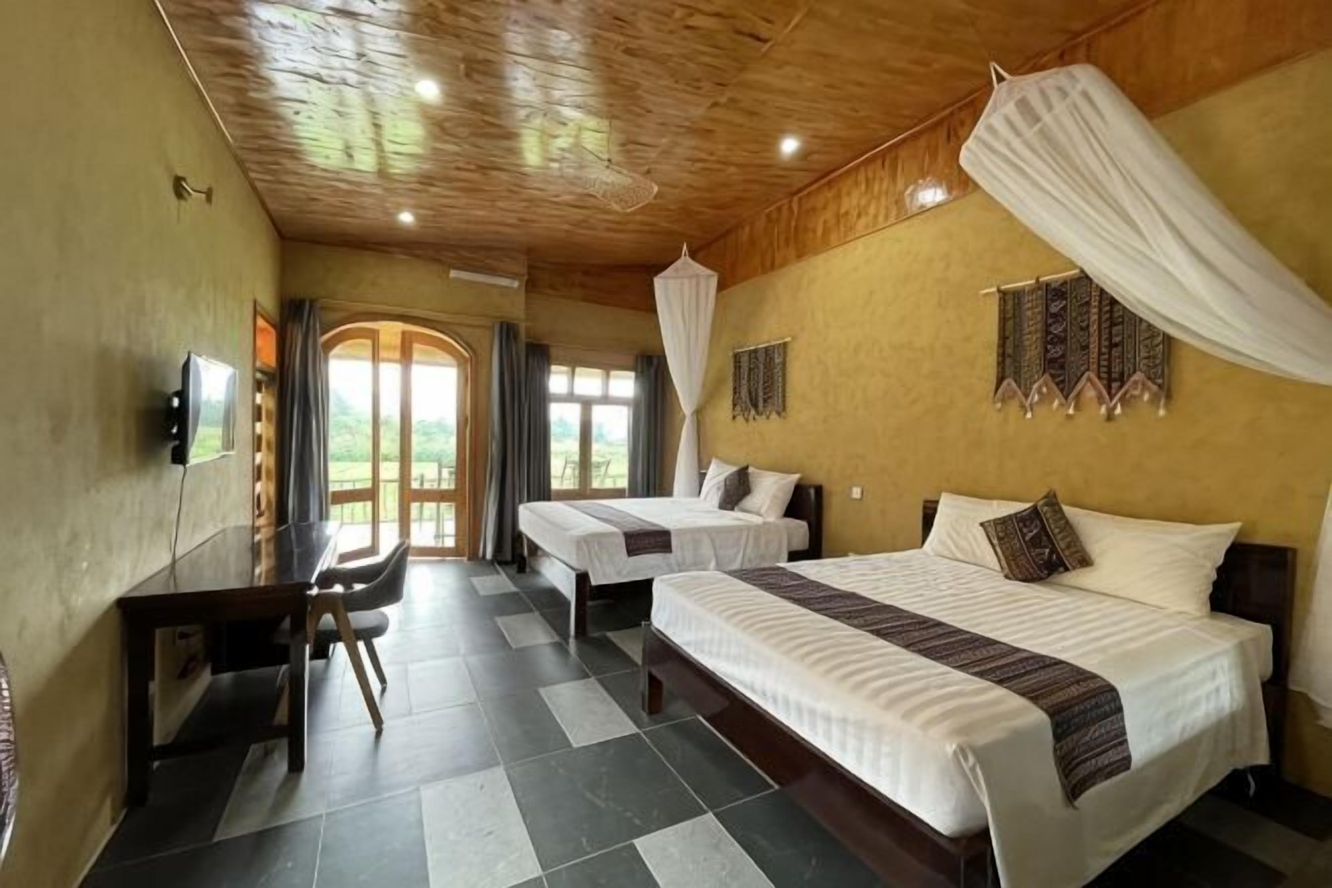 Hypo-allergenic bedding, minibar, free WiFi, bed sheets