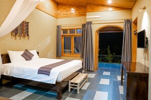 Suíte estúdio premier, vista para a piscina | 1 quarto, roupas de cama antialérgicas, frigobar, Wi-Fi de cortesia